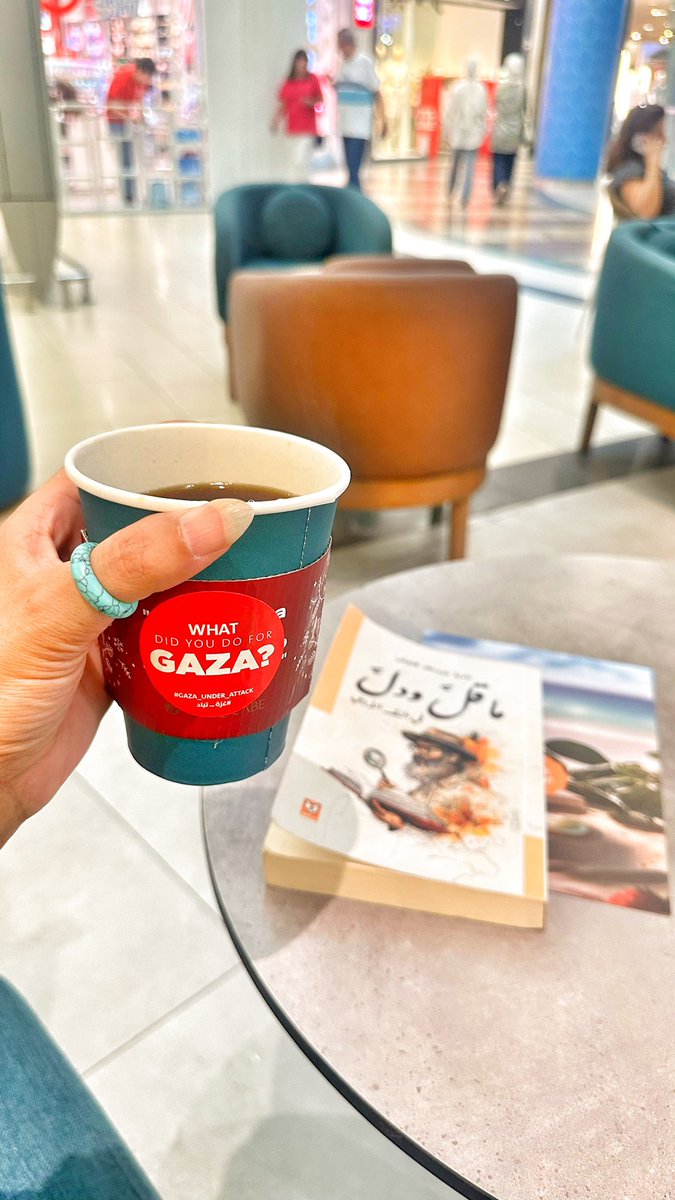 إن الخلاف والمعارك بين الأدباء والنقاد ظاهرة طبيعية نابعة من اختلاف وجهات النظر حول مفهوم الأدب ودوره، مثل هذه المعارك غالبا ما تُثري الساحة الثقافية إذ تُسهم في إعادة النظر في المفاهيم وتطوير النقاش الأدبي.
#اقتباس #ما_قل_ودل_في_النقد_الأدبي