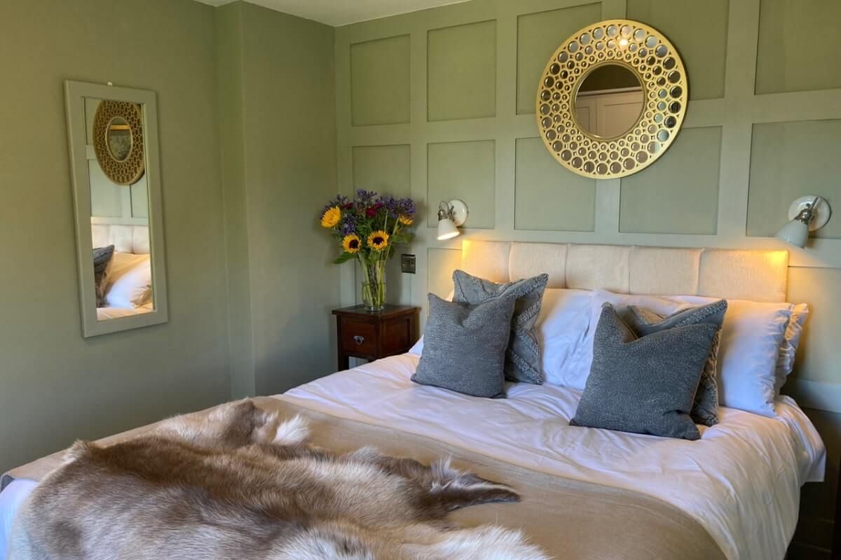 WeAcceptPets's tweet photo. 🌄 Whether it’s countryside walks, peaceful mornings, or cosy evenings in, Burleigh Lodge sets the scene for a relaxing and memorable getaway.

Accepts 🐶 🐈
https://t.co/S0pZnKdt4q

#CotswoldEscape #ValleyViews #SelfCateringCotswolds #GloucestershireGetaway @BurleighHotel https://t.co/s0uhMpgFUr