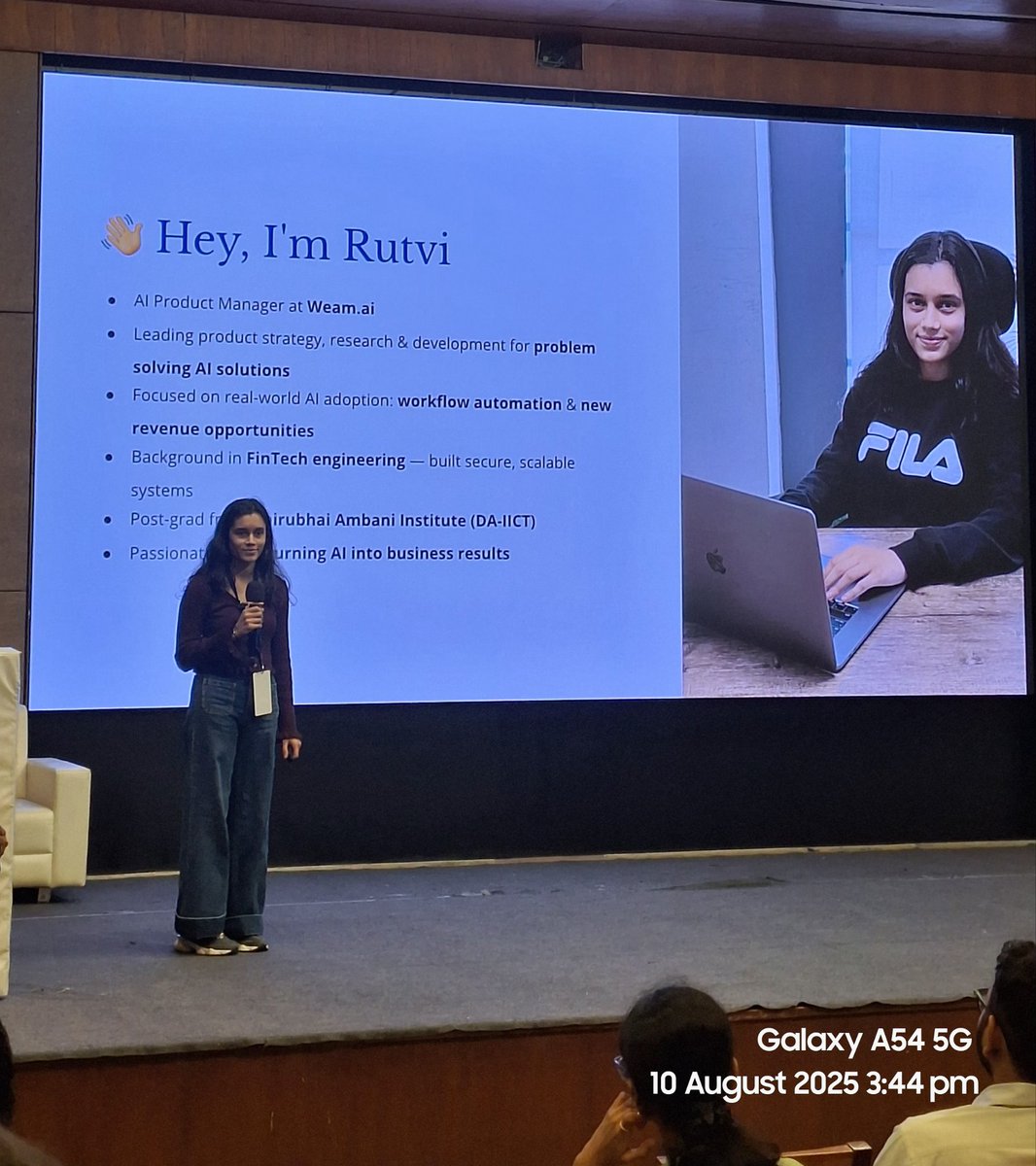 Yashnandha06's tweet image. Its Rutvi on Stage 

#GDGCloudAhm #GCCDAhm25 @GDGCloudAhm @GoogleDevsIN 
#ahmedabad #Gemini #LLMs #prompt #Ethereum