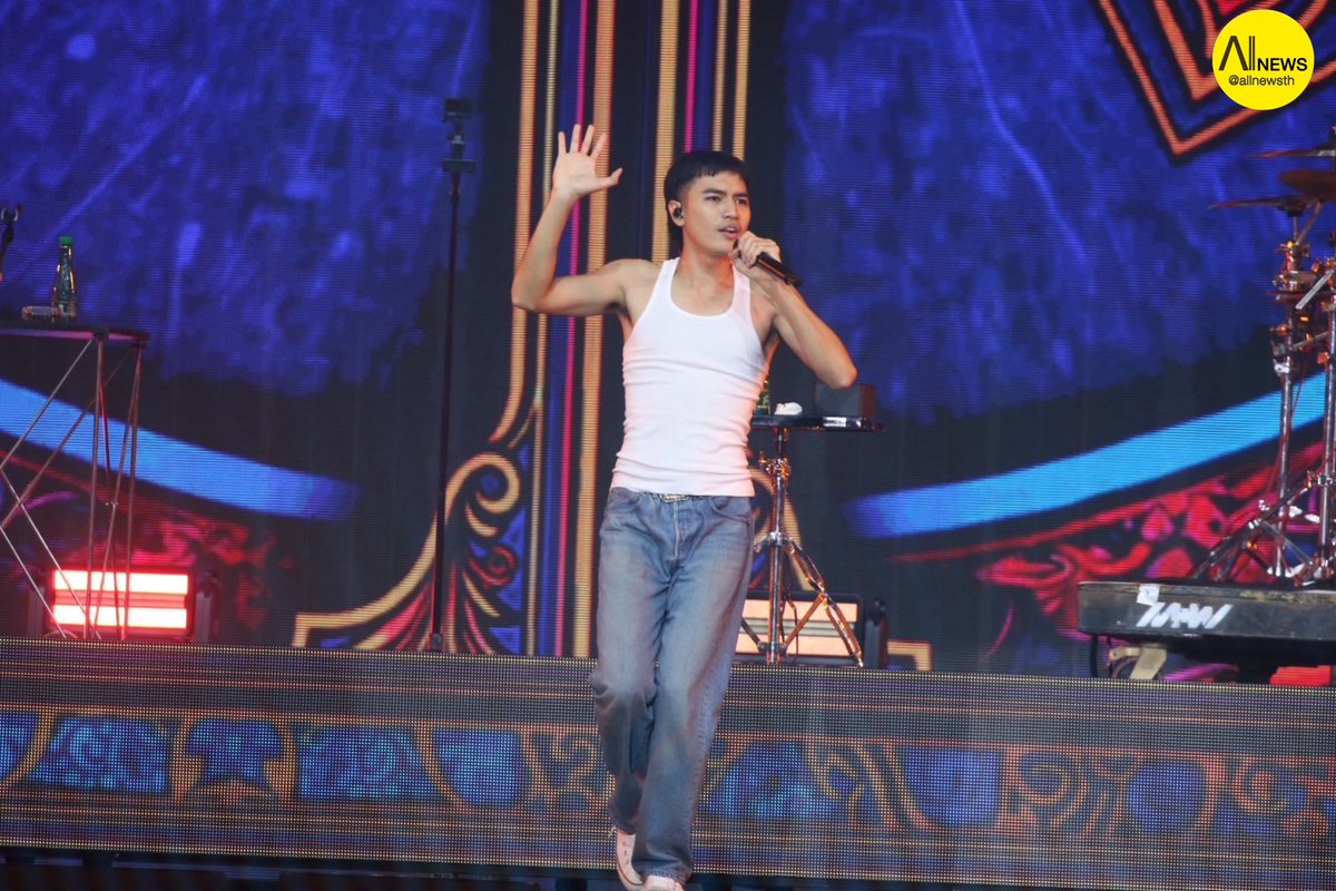 AllNews_th's tweet image. ม่วนกันต่อกับ “JOEY PHUWASIT” บนเวทีงาน The Concert Application presents &apos;GFEST MARATHON CONCERT 2025 

#JOEYPHUWASIT 
#MarathonConcert2025
#TheConcertApplication
#gfestTH #GFest
#GMMShow
#2วัน2เทศกาลคอนเสิร์ตในฮอลล์ที่ดีที่สุด