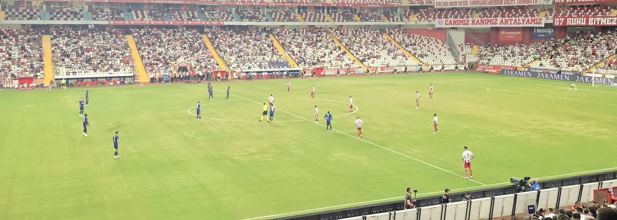 EnginErdem07's tweet image. Gördüğümü söylerim; doğruysa doğru, yanlışsa yanlış.

Beni en çok mutlu eden, ilk golün taçtan gelmesi ve kornerden pozisyon üretilmesiydi.

Ama en önemlisi, SANTRA'ya bile çalışmış bir Antalyaspor görmekti. 👏

'Maçı kazandıran ayrıntılardır.'