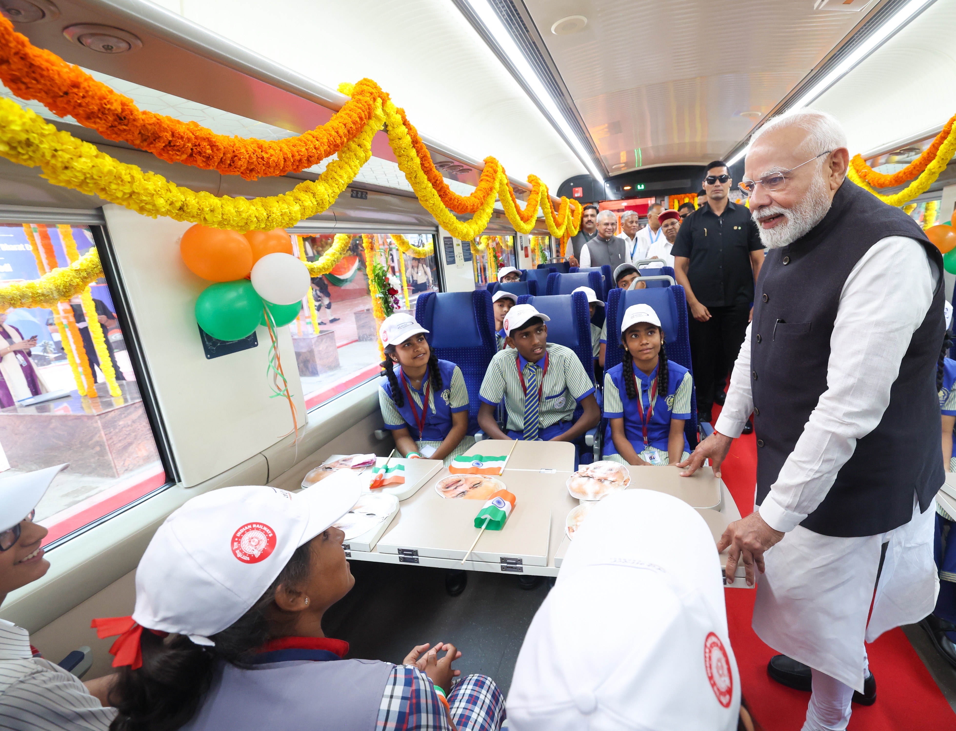 ट्रंप के ‘डेड इकोनॉमी’ कहने पर पीएम मोदी का जवाब- भारत, दुनिया की तीसरी बड़ी अर्थव्यवस्था बनने की ओर