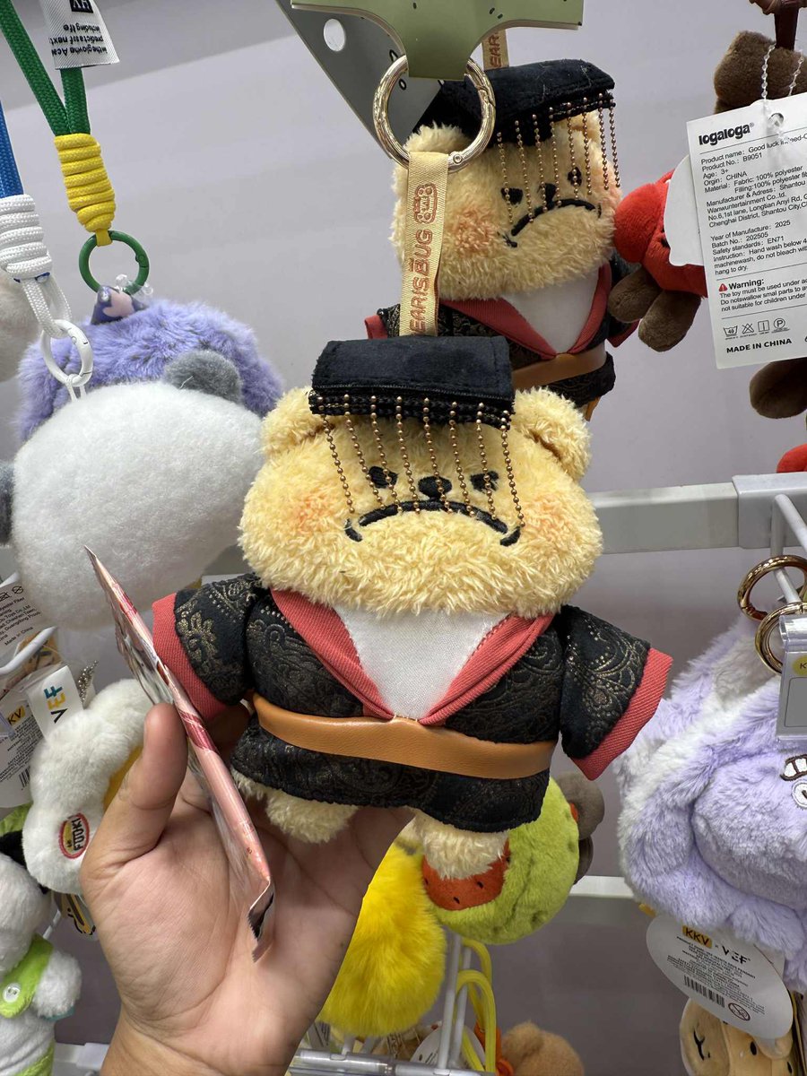 xielvr's tweet photo. HAJDSJDJS this keychain at kkv looks like taxian jun omg 😭😭😭😭 https://t.co/zjUghcjK4B