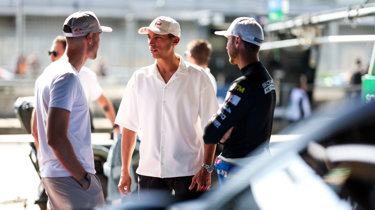BMW M Motorsport (@bmwmotorsport) on Twitter photo Top class BMW racers meet at the Nürburgring. 😃
Welcome to <a href="/DTM/">DTM</a>, Motorcycle World Champion <a href="/toprak_tr54/">Toprak Razgatlıoğlu</a>! 🙌
<a href="/ReneRastRacing/">René Rast</a> and Kelvin van der Linde gave him a tour at <a href="/Team_Schubert/">Schubert Motorsport</a>.
#DTM Top class BMW racers meet at the Nürburgring. 😃
Welcome to <a href="/DTM/">DTM</a>, Motorcycle World Champion <a href="/toprak_tr54/">Toprak Razgatlıoğlu</a>! 🙌
<a href="/ReneRastRacing/">René Rast</a> and Kelvin van der Linde gave him a tour at <a href="/Team_Schubert/">Schubert Motorsport</a>.
#DTM