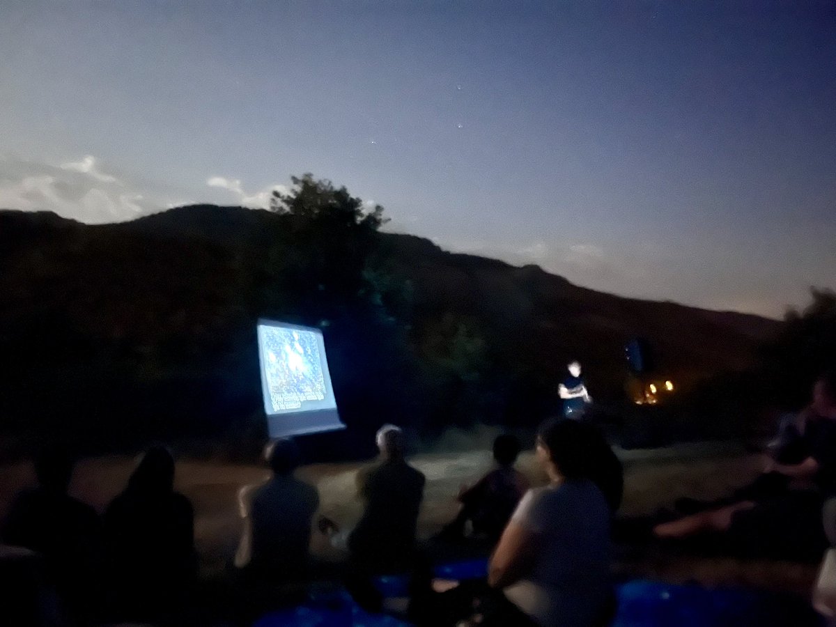 Reunir el pasado viernes a cientos de personas para observar el cielo en el mismo lugar donde hace 180 años lo observaban los trabajadores de la Ferrería de San Blas, con las explicaciones de José Vicente, Alan y Ana, es una experiencia única.