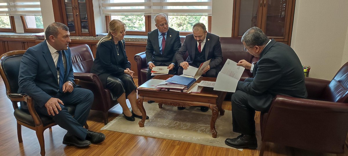 📢 Uzman Çavuşlarımız, yıllar boyunca vatan savunmasında en ön safta görev almış, birçok zorluğun üstesinden gelmiş kahramanlarımızdır. Ancak görevleri süresince ve sonrasında yaşadıkları sorunlar ne yazık ki çözüm beklemektedir. 

🔹 Görevde iken sürekli sözleşme endişesiyle