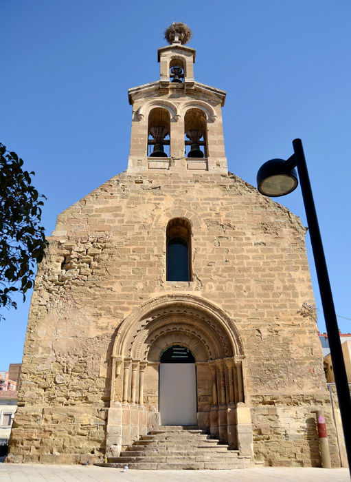 Aquest tipus d missatge és el problema. Està parlant d la portalada del Tormillo, avui instal·lada a Sant Martí d Lleida. El bisbe va COMPRAR-LA a l'ajuntament del poble, q era el propietari de l'antiga església (llavors, magatzem), a finals del sXIX. Operació completament legal.