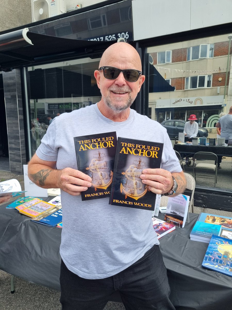 wreckmasterjay's tweet photo. A book I read on holiday and really enjoyed was This Fouled Anchor by Francis Woods, a novel about a fictional Type 42 destroyer in the Royal Navy that ends up being at the centre of a mutiny in the 1980s. #royalnavy #type42 #destroyer #fiction #author #thisfouledanchor #mutiny https://t.co/yynTWGiyTc