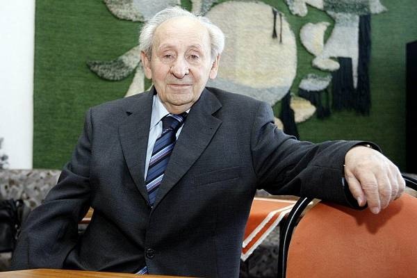 wise_moonlight's tweet photo. 10 August 1925 🇨🇿🧪🔬
Stanislav Brebera, a Czech chemist, was born on this day, renowned for his significant scientific achievements.
💬👀👇
#factday #100yearsago #czechfact #historyfact #semtex #explosives https://t.co/S4MKp6mTX1