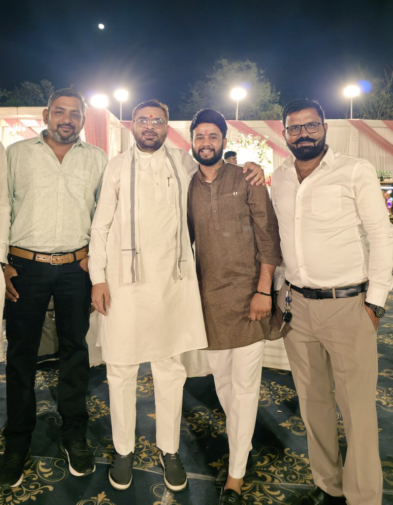 jeetu parmar (@jeetuparmar49) on Twitter photo भोपाल के लोकप्रिय, दमदार और मिलनसार नेता, सभी के चहेते हमारे बड़े भैया आदरणीय गिरीश शर्मा जी को जन्मदिन की हार्दिक बधाई एवं शुभकामनाएं..!!
<a href="/GirishsSharma/">Panditt Girish Sharma</a> भोपाल के लोकप्रिय, दमदार और मिलनसार नेता, सभी के चहेते हमारे बड़े भैया आदरणीय गिरीश शर्मा जी को जन्मदिन की हार्दिक बधाई एवं शुभकामनाएं..!!
<a href="/GirishsSharma/">Panditt Girish Sharma</a>