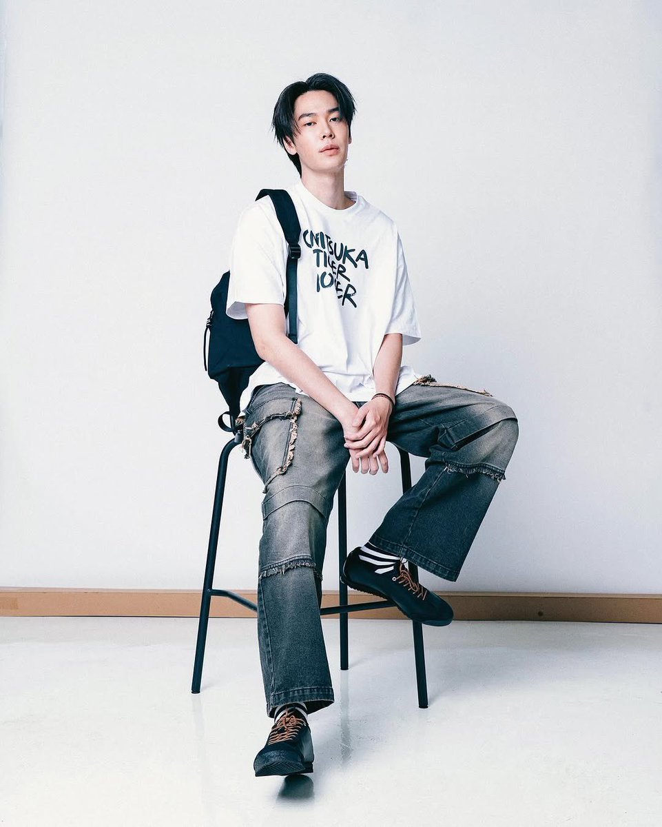 KeaMontirambgg's tweet photo. So handsome dew_jsu 🤎
#OnitsukaTiger #OnitsukaTigerTH #MEXICO660TP #dew_jsu #dewjirawat @dew_jsu https://t.co/AUDT25a3Cp