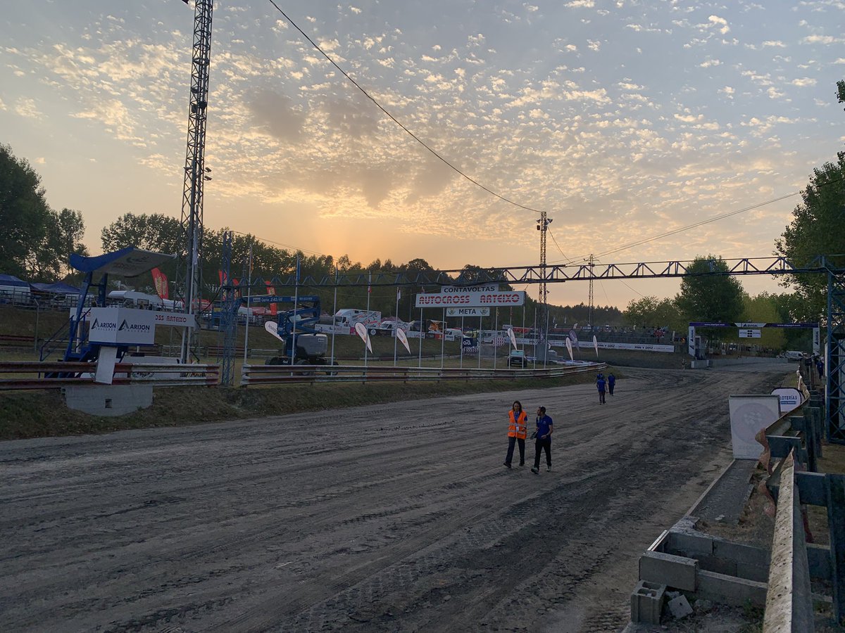 CEAX_RFEdA's tweet photo. 📢 A las 8:30 horas comenzamos la segunda jornada de competición de la cuarta prueba del #CEAXLoterías en el circuito José Ramón Losasa de Arteixo, en la que se disputarán las terceras mangas clasificatorias y las finales.

▶️ https://t.co/pFQoutx89O

#CEAXArteixo #SuperXC https://t.co/xct7VbYzSv