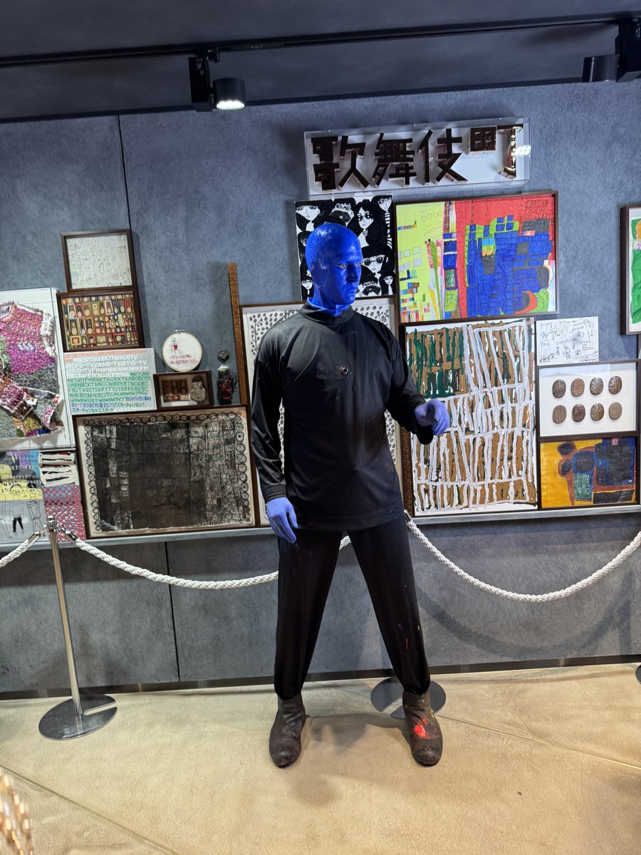 今日は、東急歌舞伎町タワー６階にあるTHEATER MILANO-Zaにて、ブルーマン２０２５を観ました。
前から３列目でよく見えて迫力もあり面白かったです😆
公演の後、一緒に写真も撮れて楽しい思い出になりました〜😁

#ブルーマン
#新宿THEATERMILANOZa
#東急歌舞伎町タワー
#青い人
#不思議な空間
