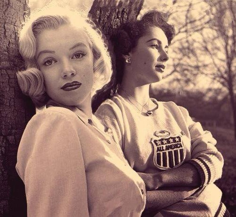 KeysSteven's tweet image. While Marilyn works the camera, Liz thinks about &quot;things&quot;
#elizabethtaylor (national velvet) #marilynmonroe #tcmparty