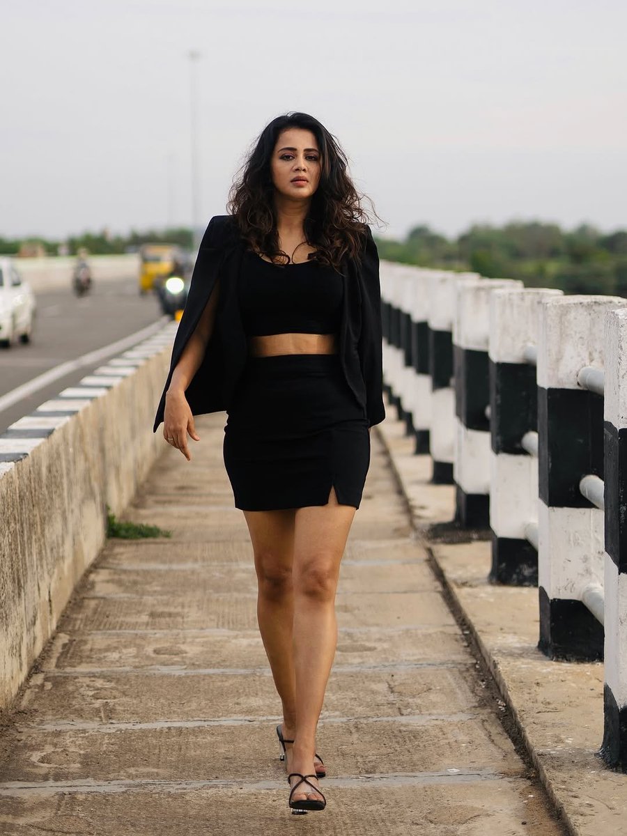 Anjana Iyer Thevidiya Munda omala ena legs akkul shhh nalla naki sapi uriyanum uffff Gaji Mundaaa Anjanaaaaa Rangan 🥵🥵🥵🥵
#AnjanaRangan
