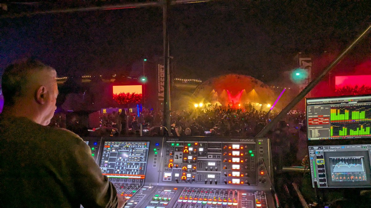 トリはFaithless。Matteo氏のミックスが素晴らしく良い。同じPAから出てる音とは思えない