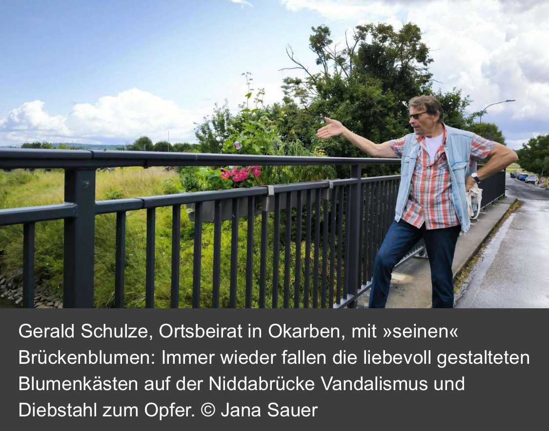 Gerald zeigt uns die Zeige-Gieskanne. 
<a href="/Jan_FFM/">Jan_FFM</a>