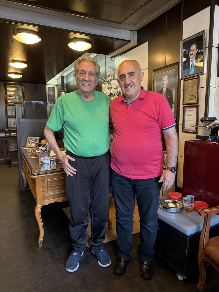 huseyintanfer's tweet photo. Türk Halk Müziği’nin abide şahsiyeti, gönül dünyamızın müstesna sesi İzzet Altınmeşe ağabeyimiz ile birlikte, kıymetli sanatçı hemşerimiz Harun Atmaca kardeşim iş yerimizi teşrif etmiştir.

Kendilerine sağlık, afiyet ve huzur dolu bir ömür diliyor; varlıklarından, dostluklarından ve samimiyetlerinden dolayı teşekkürlerimi sunuyorum. @i_altinmese @harunatmacatv