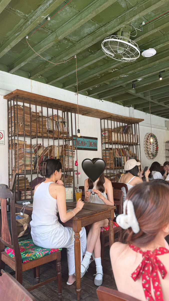 noirelad's tweet photo. Di cafe ini penuh orang korea tapi kok ga ada junwon yaโฆ ๐โโ๏ธ #setress ๐ https://t.co/Ortx9OcPUR