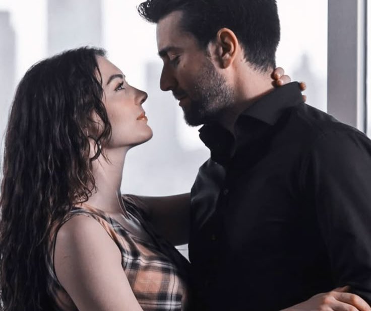 معك اشعر بالامان كان حلمي بك
حين نظرت للحياة رئيتها بعيناك

#صباح_الأشياء_المُشرقة