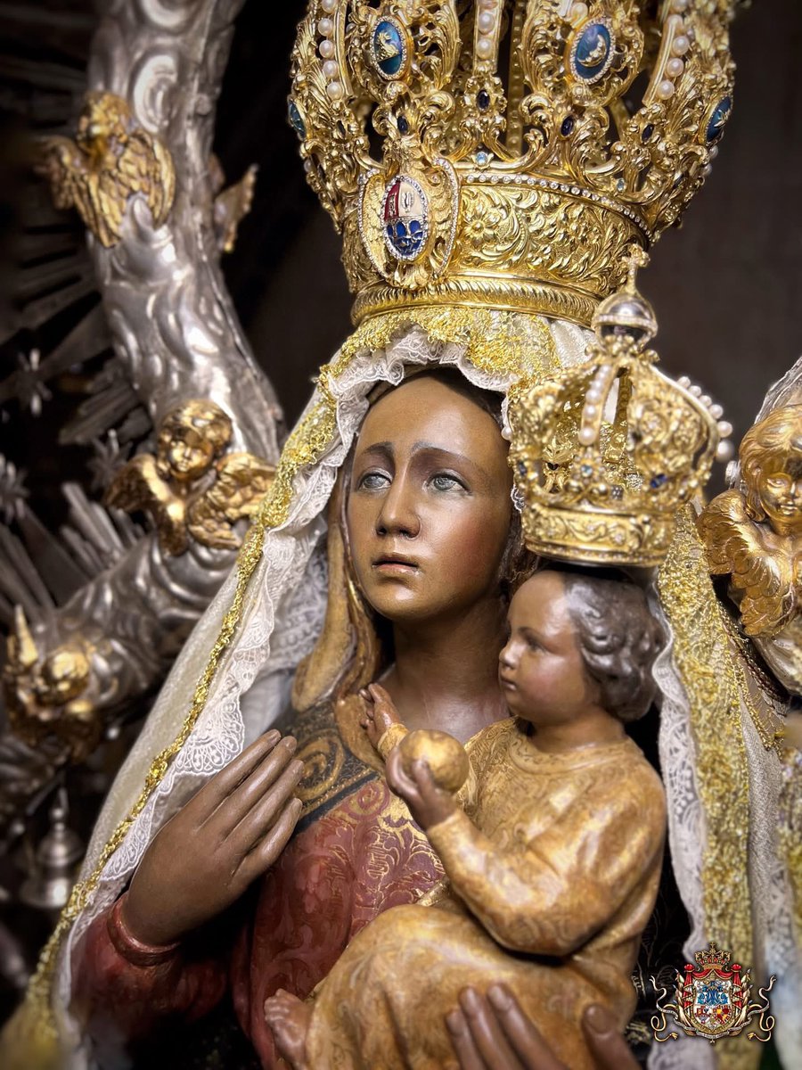 𝑷𝒓𝒆𝒍𝒖𝒅𝒊𝒐𝒔 𝒅𝒆 𝒅𝒊𝒂 𝒈𝒓𝒂𝒏𝒅𝒆.

La Virgen de la Cabeza preparada para celebrar mañana el 798 aniversario de su aparición.

📸 Cofradía Matriz de Andújar.