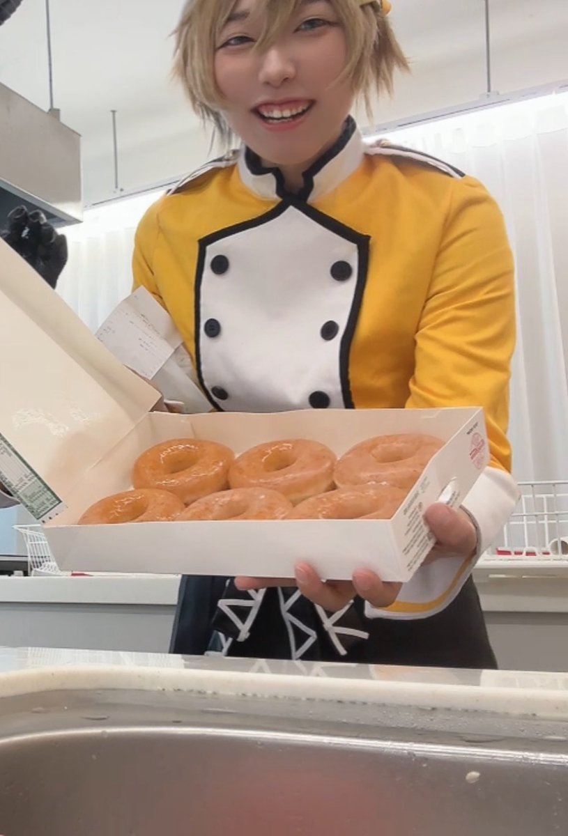 후기
재밌었다!!!!!
그리고 제 재력으로 도넛을 먹였습니다