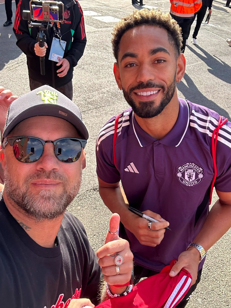 DLLMUFC's tweet image. #Cunha in the house 🏟️ #MUNFIO #OldTrafford #manchesterunited