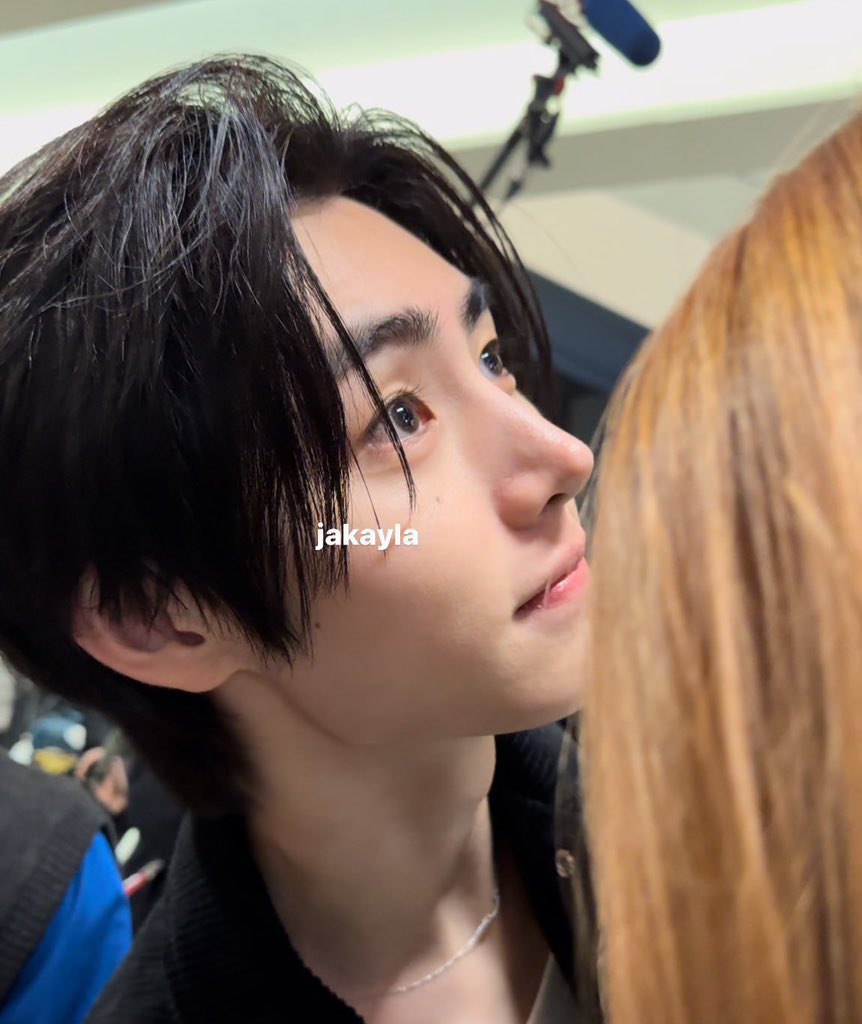 อยากให้ซองฮุนมาเห็นรูปพวกนี้ จะได้รู้ว่ามุมข้างตัวเองไม่ได้เท่อย่างเดียวแบบที่นางคิด แต่น่ารักด้วยต่างหาก สายตาขี้อ้อนมากเลยอะ เก่งมาจากไหนก็แพ้เหอะ😭😭😭😭😭😭😭😭😭😭😭😭😭😭😭😭😭😭😭😭😭😭