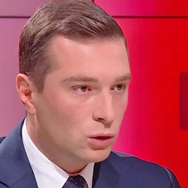 ➡️29 ans ➡️A arrêté ses études ➡️N'a jamais travaillé de sa vie ➡️Ne sait réciter que ses fiches ➡️Bégaie dès lors qu'une question est plus technique ➡️Pratique l'absentéisme ➡️Pur produit marketing pour followers tiktok  Rappel signé➡️ l.leparisien.fr/3do8