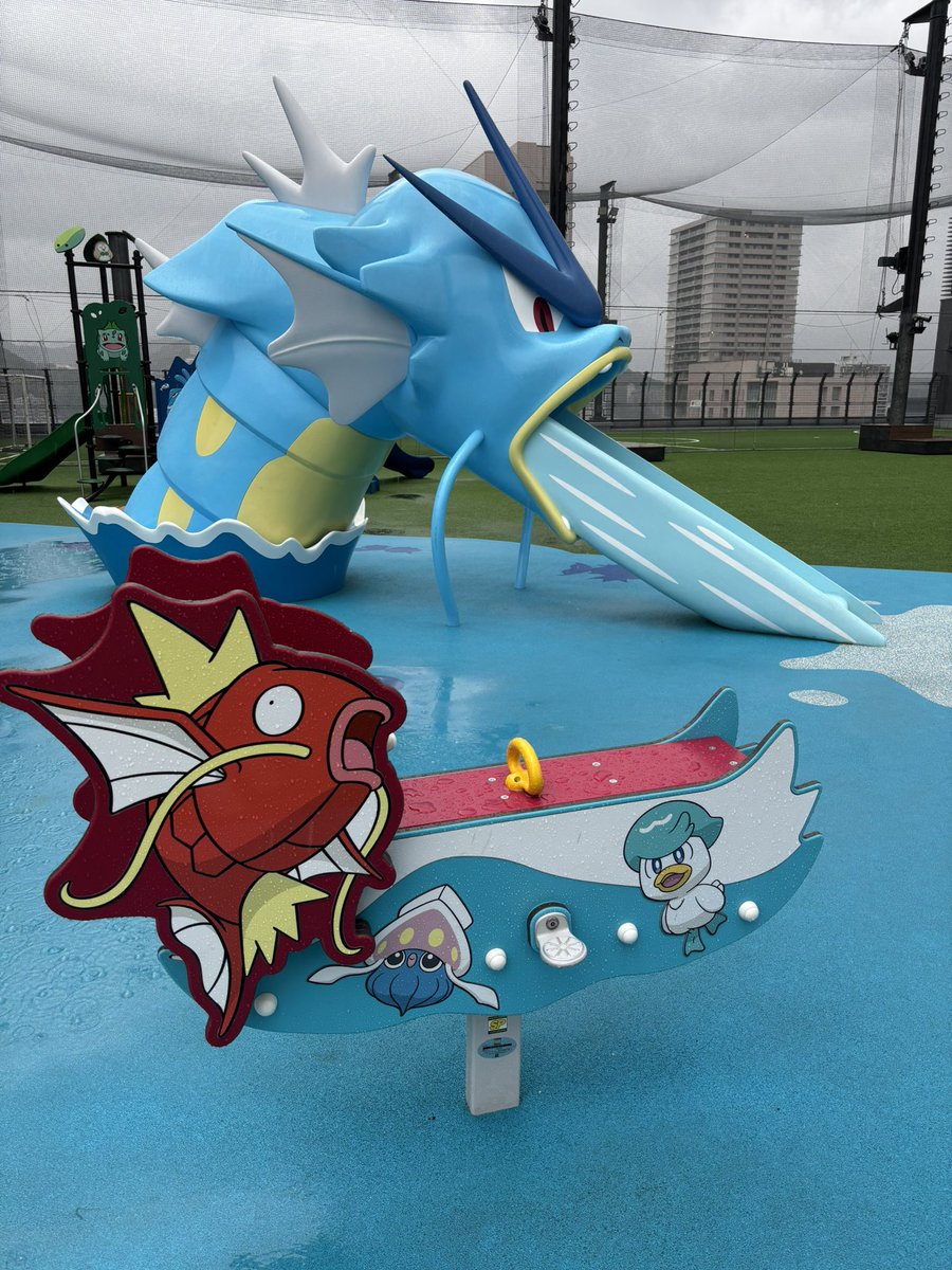 azunyangogo's tweet photo. 広島🍁ギャラドス広場！
めっちゃ雨降っとるやないかい！！！ https://t.co/SboWbFJKoA