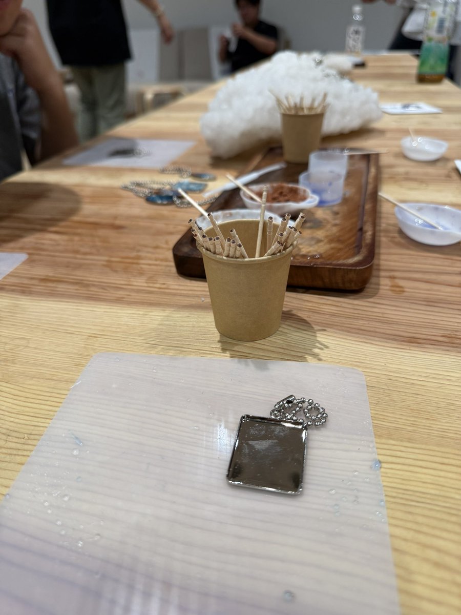 念願のヨルダン館へ。素足に冷たい砂が気持ちよくて人気あるのわかる