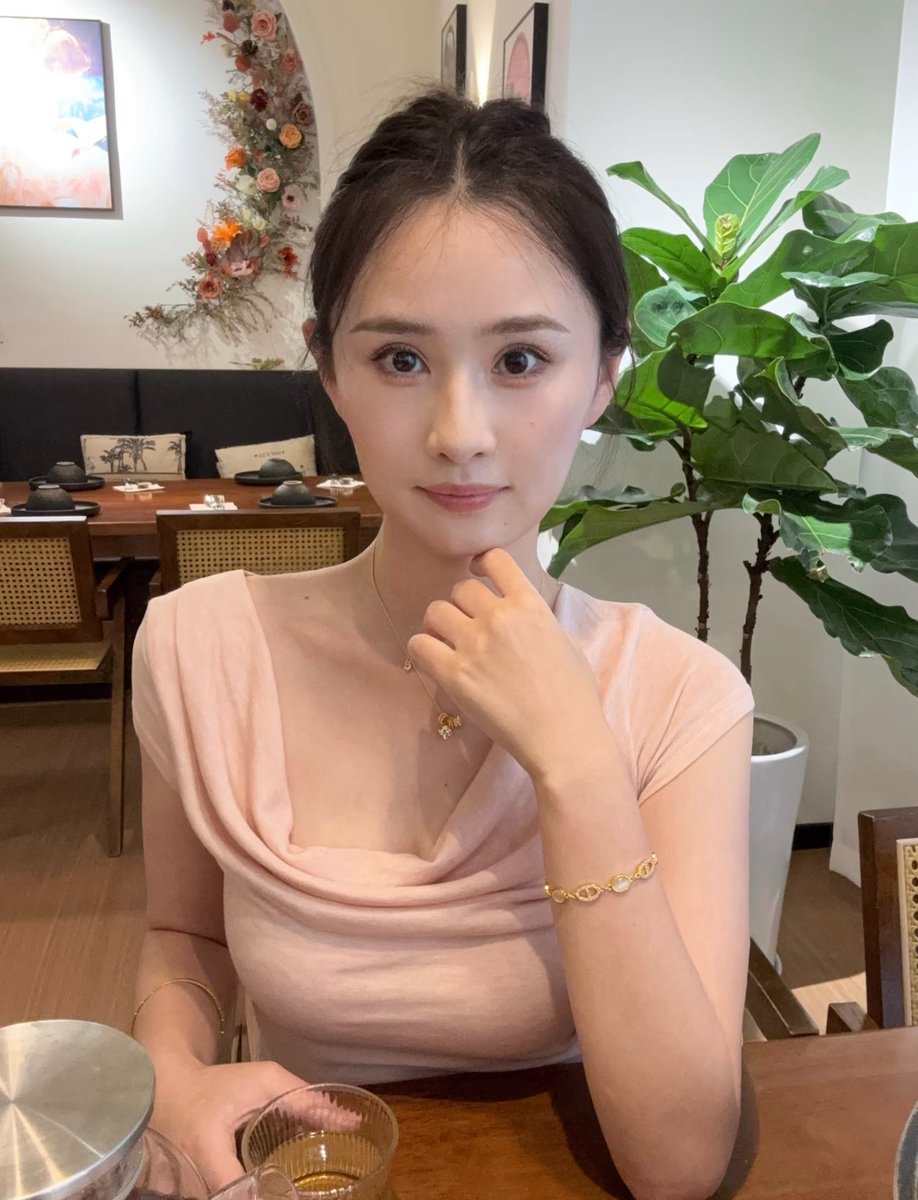 仿妆周末继续   #羞辱  #反差婊 #骚货 #反差 #肉便器 #女神 #母狗 #曝光 #背德 #肉便器 #合照 #射屏 #媚黑