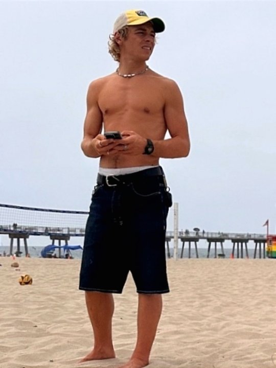 📸 Ross Lynch at the beach this weekend.