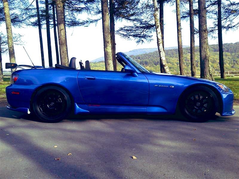 #一番後悔していないクルマ
S2000
ここまで虜になったクルマはない。
薄いフェンダーからのボディラインが素敵。
エンジンも😆
後期のバミューダブルーが紳士的な感じでしたね。
