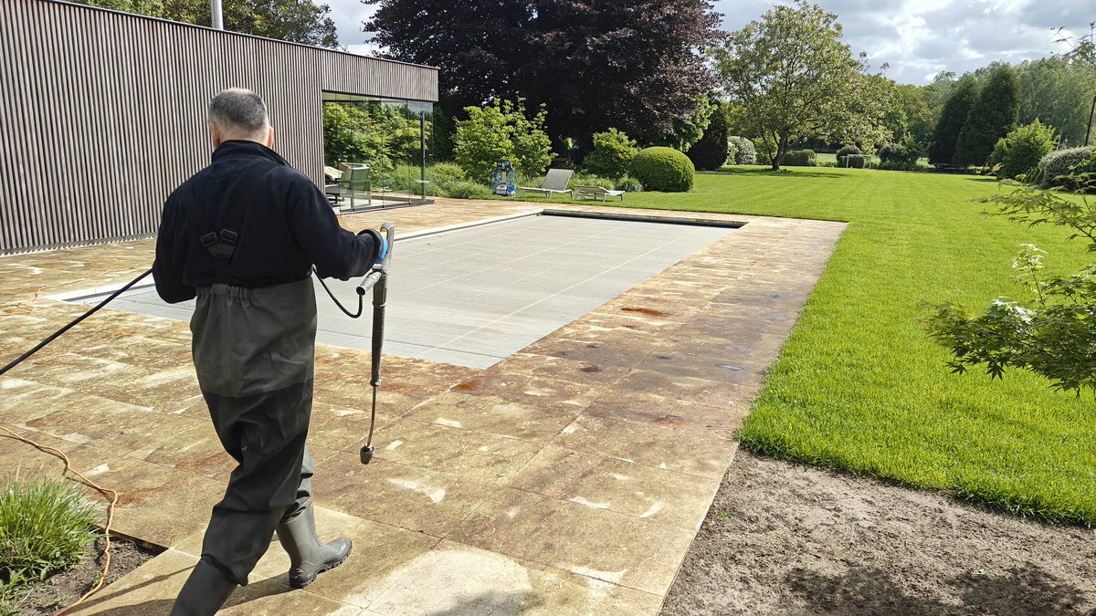 Stoneplusbe's tweet photo. Een terras dat zichzelf reinigt? 😳
Met FMG+ heb je geen javel of hogedruk meer nodig.
🌧️ Regen en 🌞 zon doen het werk.

📸 Bekijk de voor-en-na foto's hieronder.
Bestel hier 👉 https://t.co/UE01Ld4Zgl

#FMGplus #natuursteen #onderhoud #terrasreiniging #StonePlus https://t.co/MPiQf4GQWt