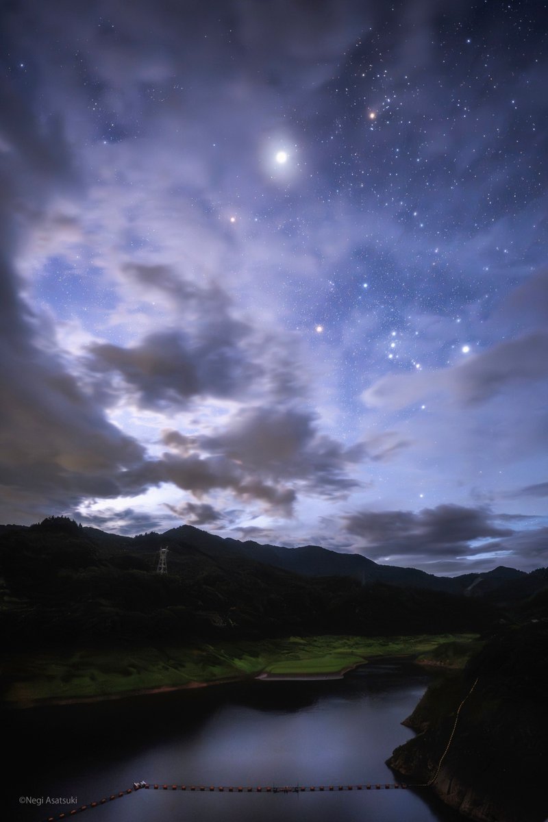 雲が無ければ星が見えるのに

って思うけど、雲も空の一員。

雲を見ているのも結構楽しいよね。