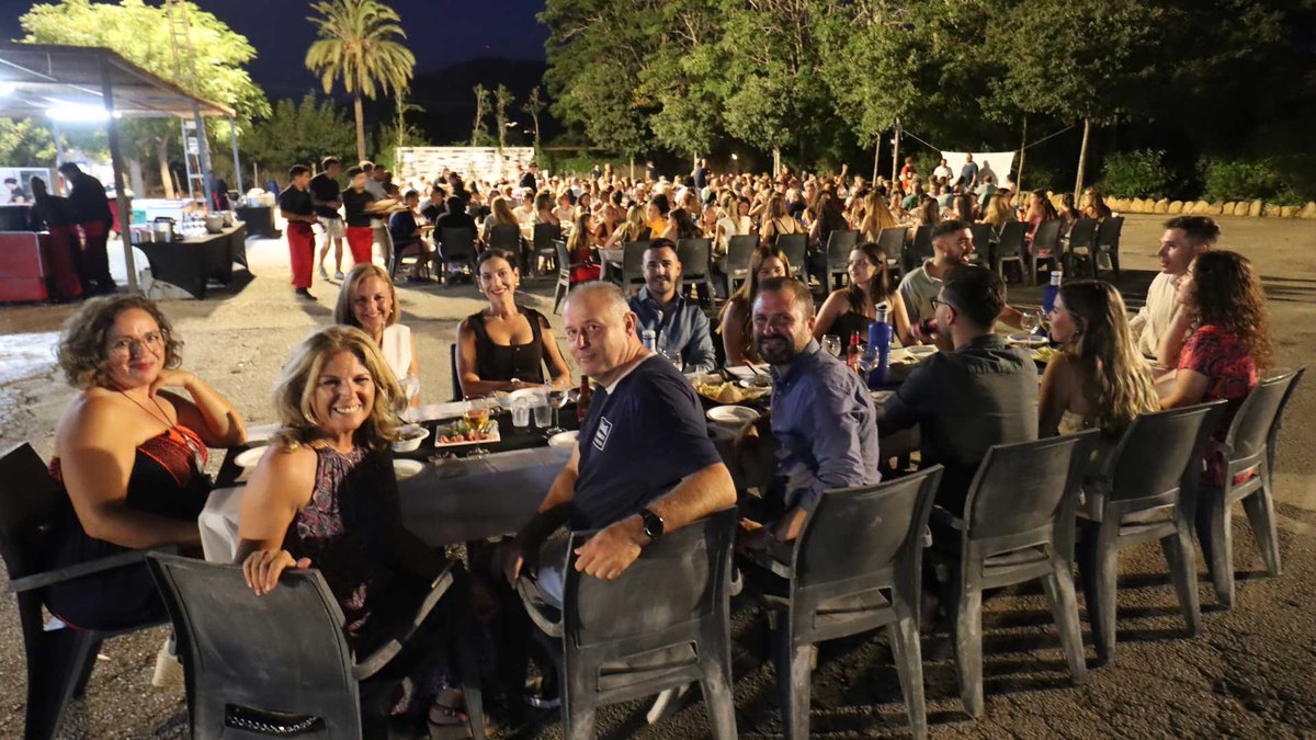 El ‘Sopar d’Estiu del Roser’ reúne a unos 300 comensales en la Ermita de Sanz

#Benidorm
#AyuntamientoBenidorm
#BenidormEsFiestas

benidorm.org/es/noticias/el…