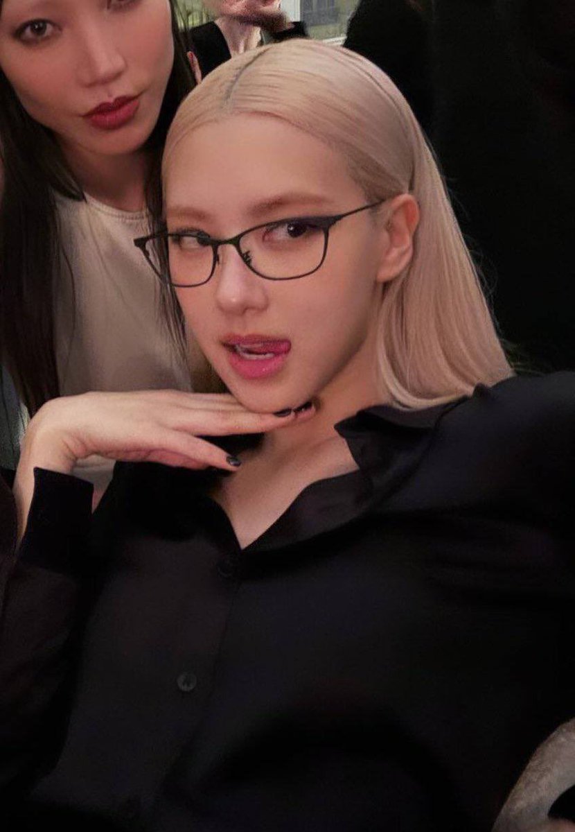 rsrosiess's tweet image. anime                                        real life