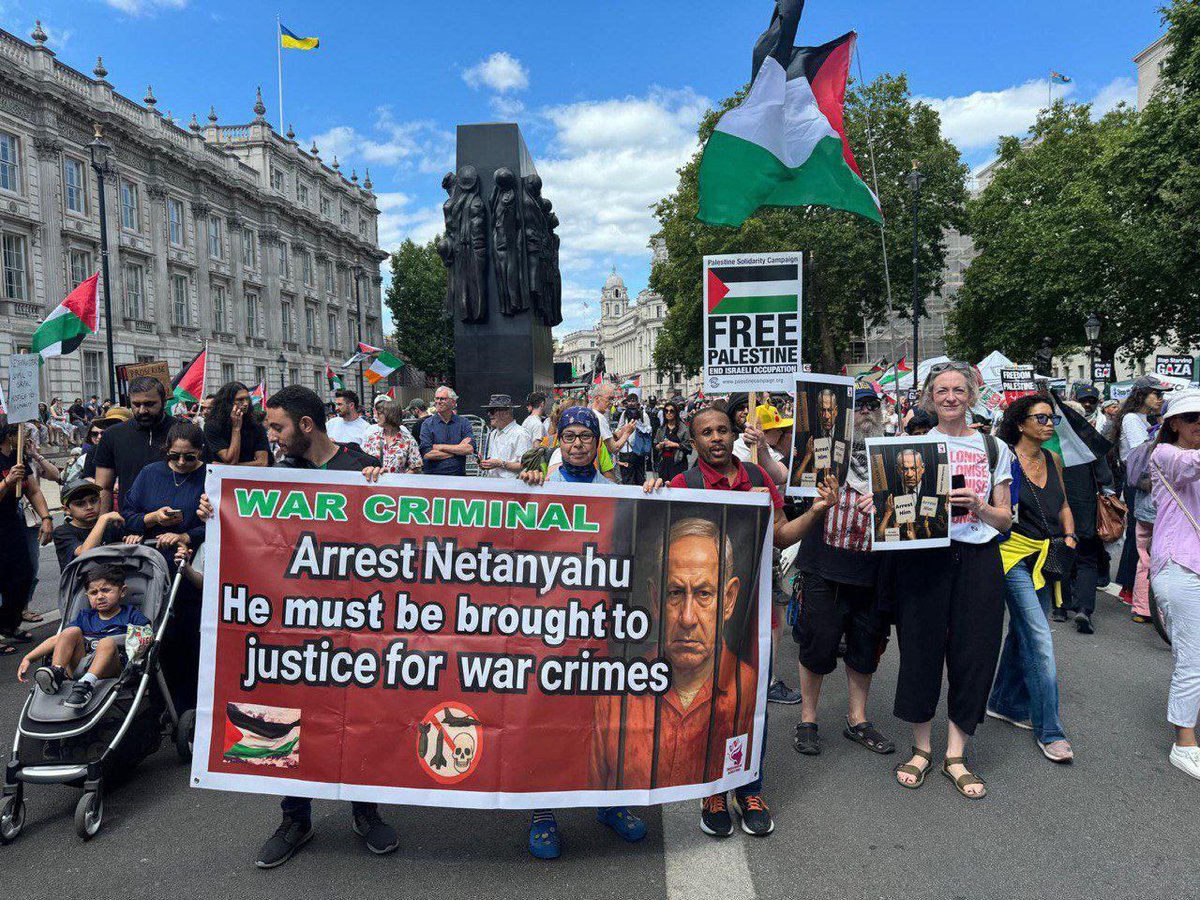 ApartheidReview's tweet photo. A "Stop Starving Gaza" protest was held in London, starting from Russell Square and marching to Downing Street.
#forgae , Yvette Cooper , Charlie Kirk # https://t.co/F3EqaFxvUZ