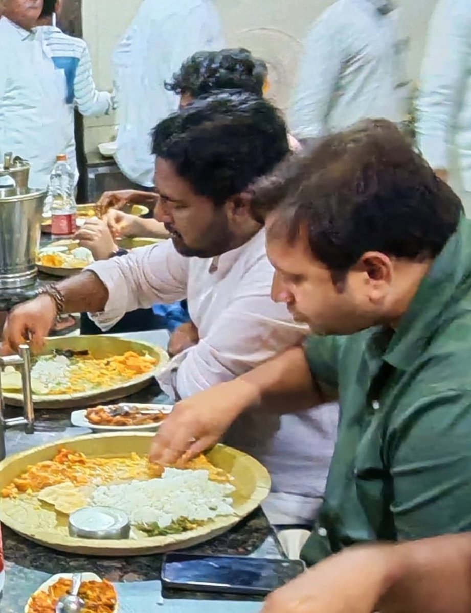 Kakateeya Mess in Ameerpet
Is an emotion , remembering those  days where we used to stand in Queue for tokens and complimentary veg biryani on Sundays ❤️
I still visit it and cherish those memories 😍