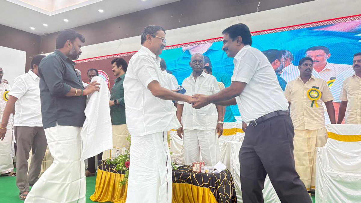 ksmoorthiydmk's tweet image. திருச்செங்கோடு ரிக் உரிமையாளர்கள் சங்கம் 33வது மகாசபை கூட்டத்தில் கலந்து கொண்டபொழுது.உடன் திருச்செங்கோடு வடக்கு ஒன்றிய செயலாளர் திரு.வட்டூர் தங்கவேல் அவர்கள்..

#moorthiy4paramathi #namakkalwestdmk #paramathi #DMK4YOUTH