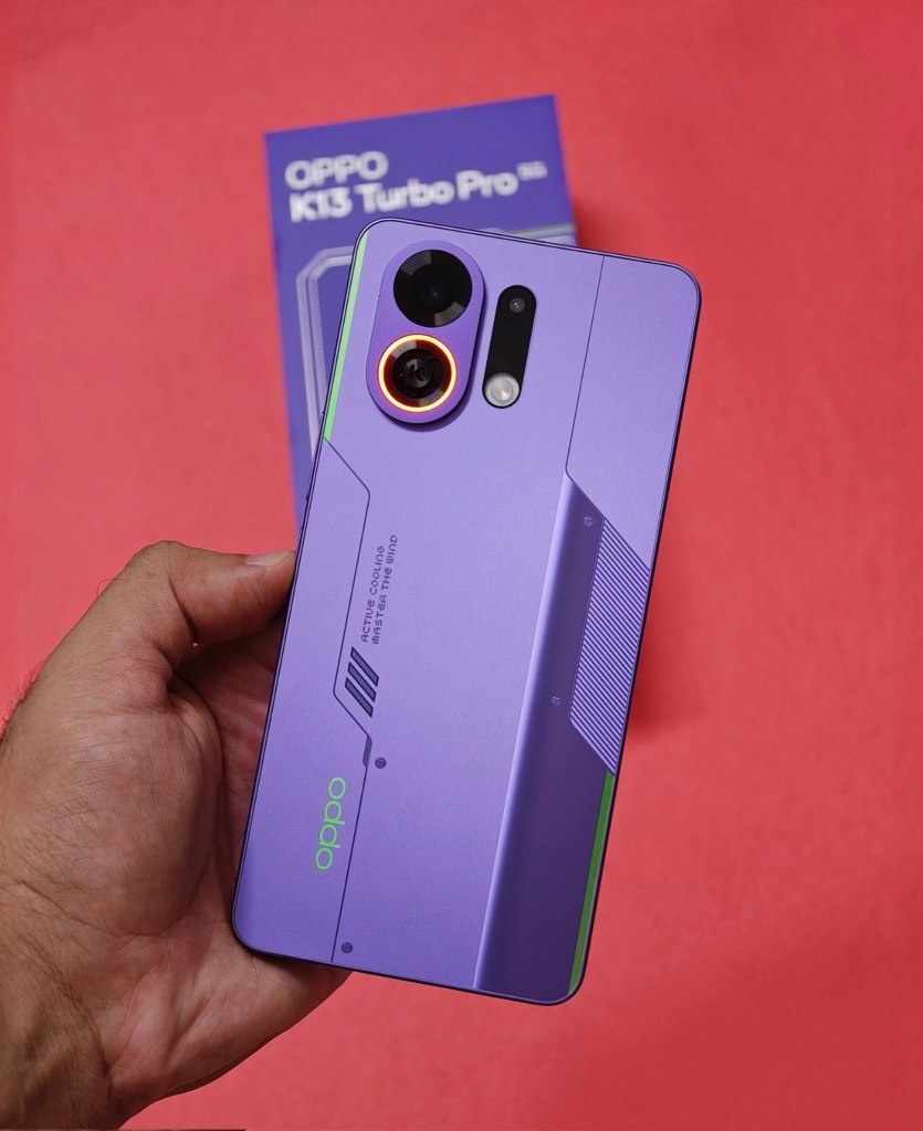 Androbranchind's tweet image. OPPO K13 Turbo Pro

 Purple Phantom color.

Gets:
- 120Hz Flat AMOLED panel
- Snapdragon 8s Gen 4
- Android 15, ColorOS 15
- 7,000mAh battery, 80W charging
- Cooling fan
- Breathing LED

#OPPOEK13TurboPro #AndroBranch