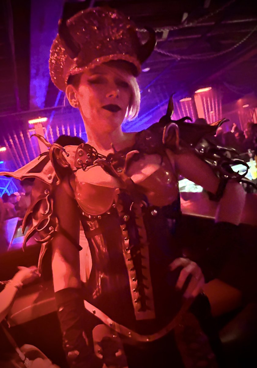 Nate Bitch (@xnatebitchx) on Twitter photo At the Castle Rubber Ball with <a href="/FatalGoth/">𖤐Ӻลţล𝖑Ᏻစţ𝖍𖤐 🔥AltStar Best Cam Model OTY🔥</a> looking absolutely devilish 😈😈😈
#fetcon #goth #thecastle #fetishcon2025 At the Castle Rubber Ball with <a href="/FatalGoth/">𖤐Ӻลţล𝖑Ᏻစţ𝖍𖤐 🔥AltStar Best Cam Model OTY🔥</a> looking absolutely devilish 😈😈😈
#fetcon #goth #thecastle #fetishcon2025
