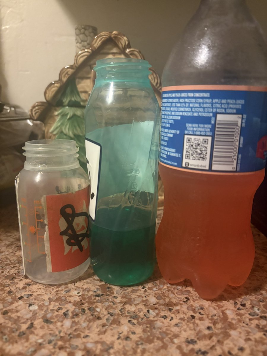 LoveYourLif3888's tweet photo. Oxy coming Friday, poured a 2 and added half a xan and a half a valium and more lemonade half oz more green half way through!! Benzo Boy. #greensipper #pillpopper #xandropper https://t.co/eKZYbCCs65