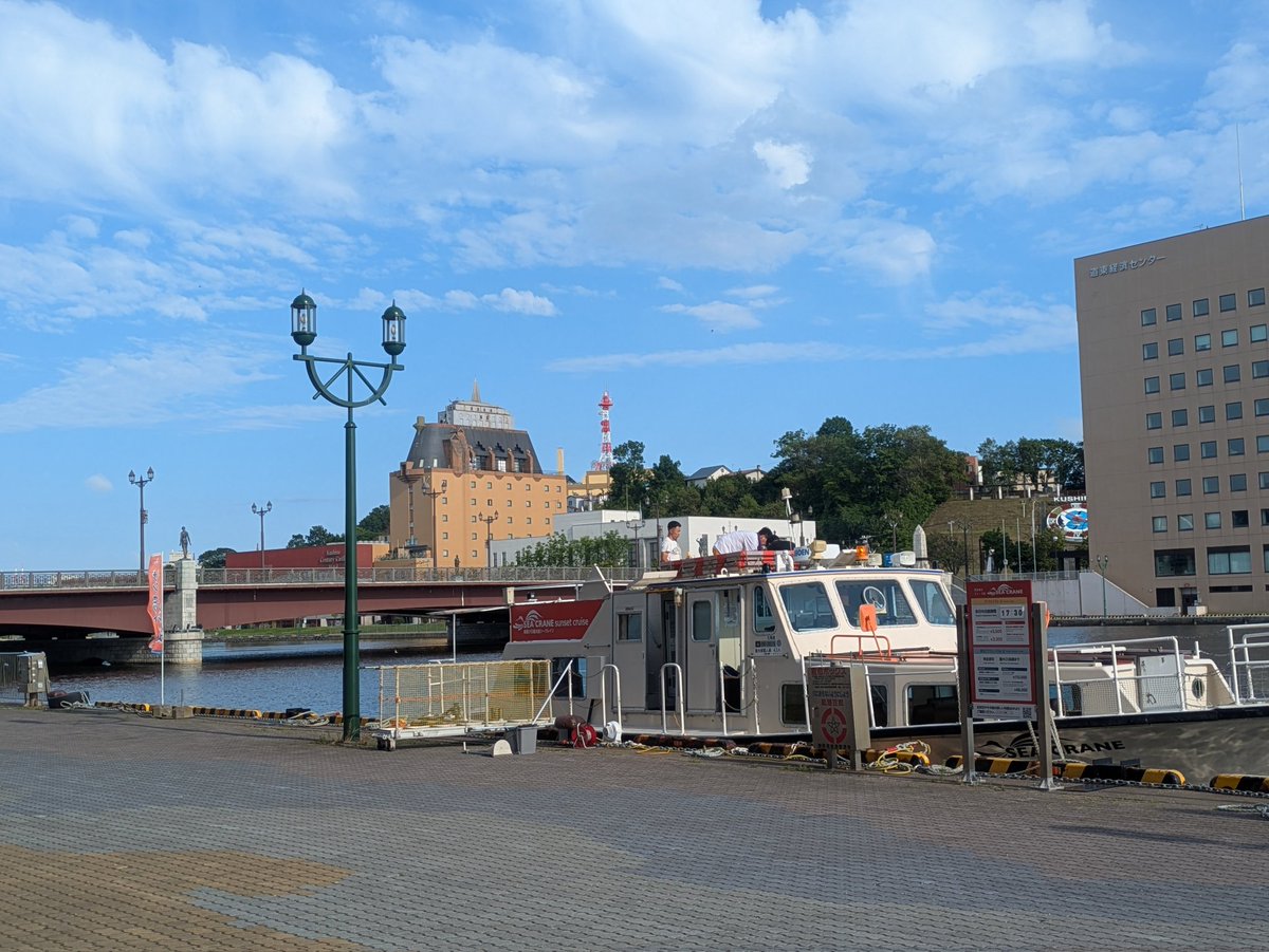 MOO_kushiro's tweet image. 本日よる７時放送の『バナナマンのせっかくグルメ!!北海道スペシャル』になんとMOO1階の釧路夕日観光船シークレインさん出演あり？！受付の所にサインを発見！すごーい　これは見逃せない‼️👀✨️✨️　楽しみだ！📺️みんなも一緒に見よ〜