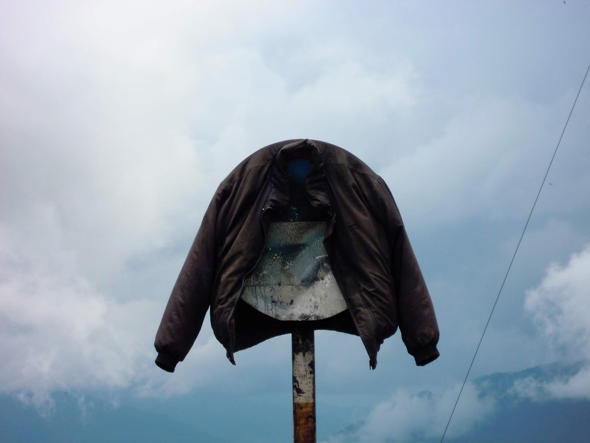 mskhirwar's tweet photo. "Through the lens, even an empty jacket can tell a story of resilience." 📸🧥
#PhotographyLovers #VisualStorytelling #StayInspired #LifeThroughLens #CreativeShots https://t.co/gzitIADYve