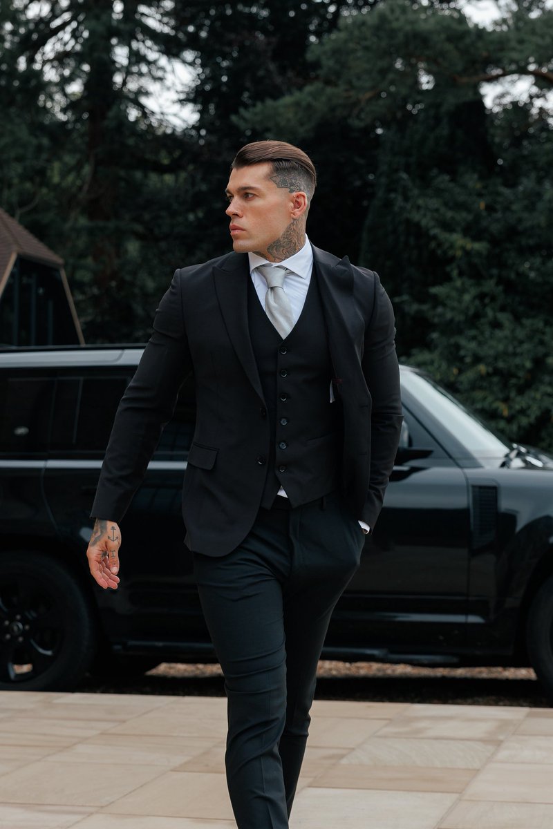 FatherSons_'s tweet image. The Ultimate Fitted Suits 🦇

#suits #formal #suitsformen