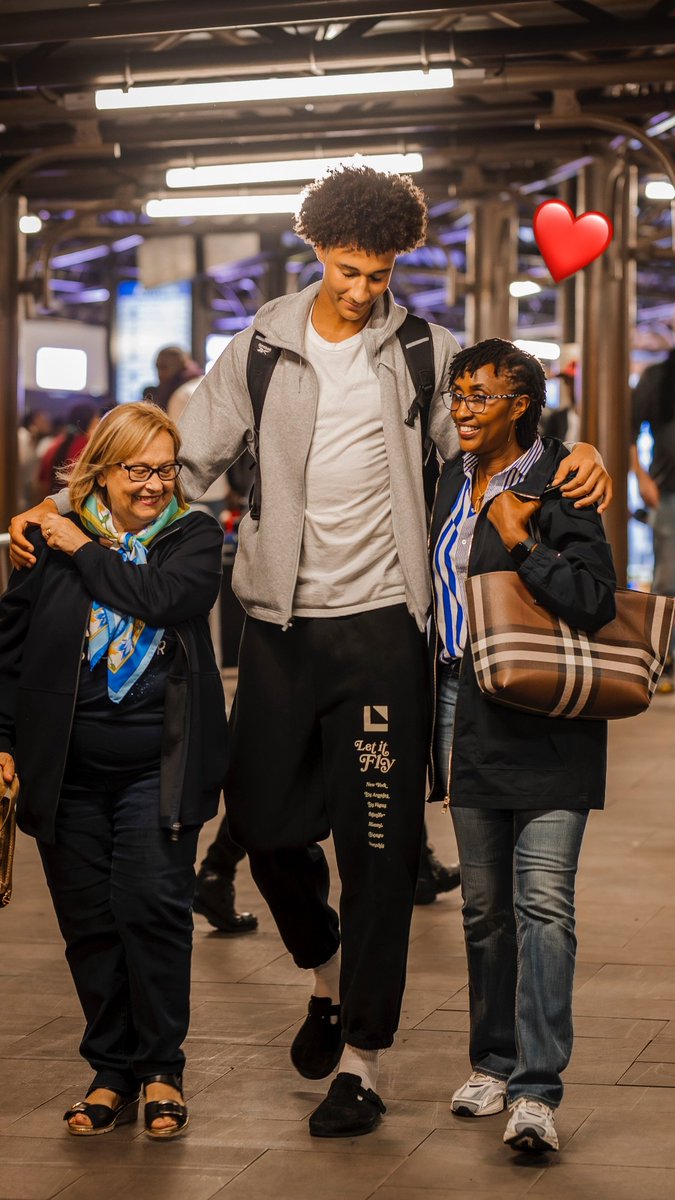 With tears of joy, his mother said, “Finally… my son is home.” 🤗