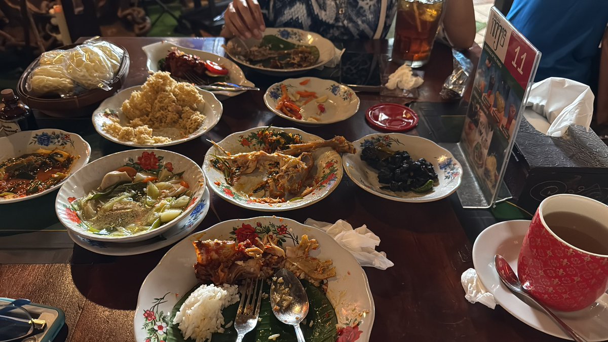 angahparty88's tweet photo. Warung MJS #Javanese #food
Very delicious and reasonable price.
Must try their “Ayam Setan”
#Jakarta https://t.co/F5u1Ispzvt
