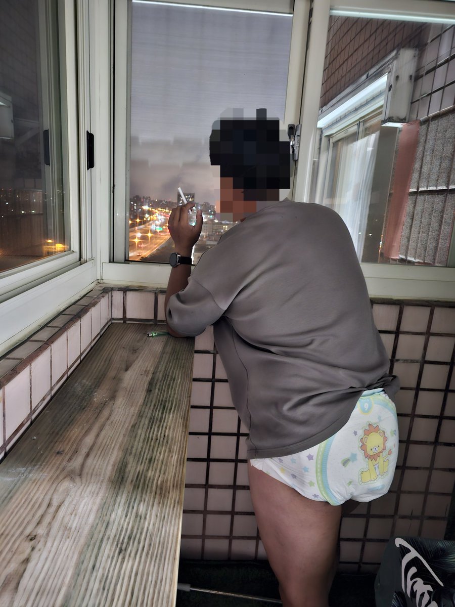 週末去童心園<a href="/DDLGParadise/">童心園-Children's Paradise</a> 耍廢，新的環境很舒服，還有陽台可以看夜景，餐點也一如既往的好吃。